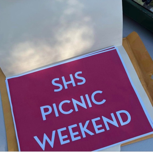 Picnic sign